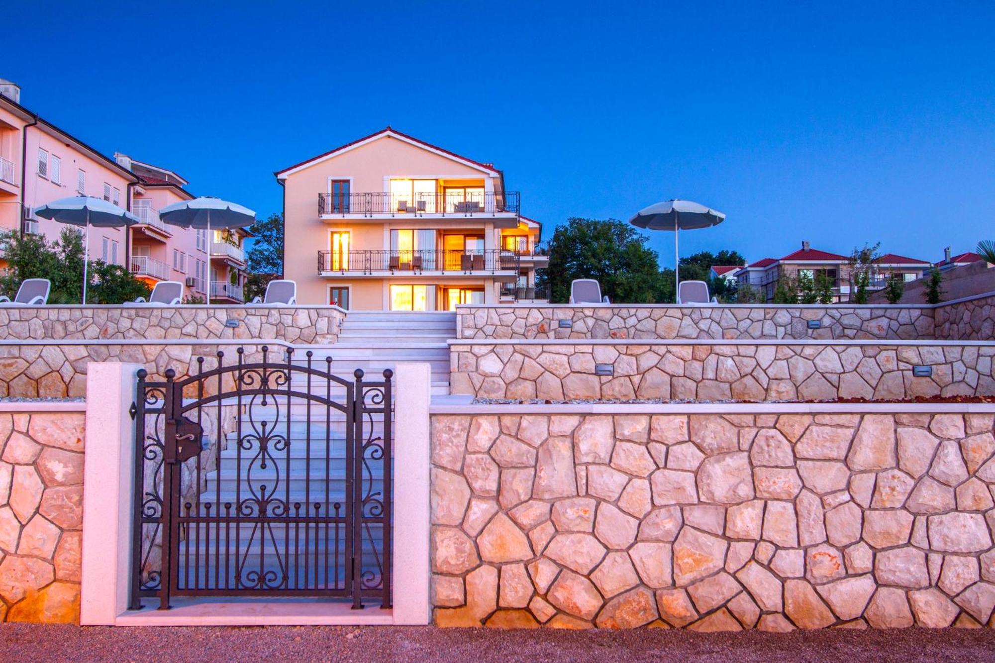 Luxury Apartments Villa Matea Malinska Bagian luar foto